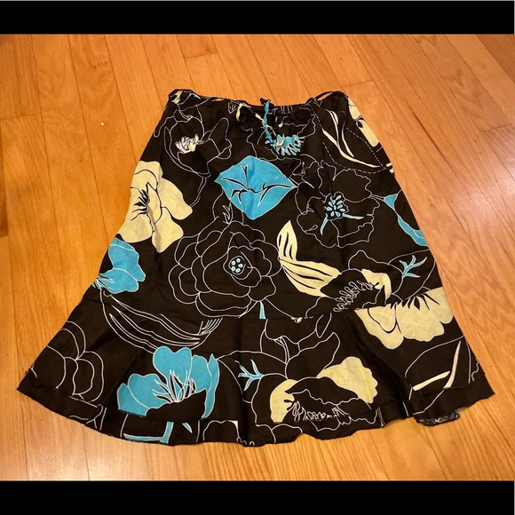 John Paul Richard Linen Blue and Black Floral Skirt - Picture 2 of 10